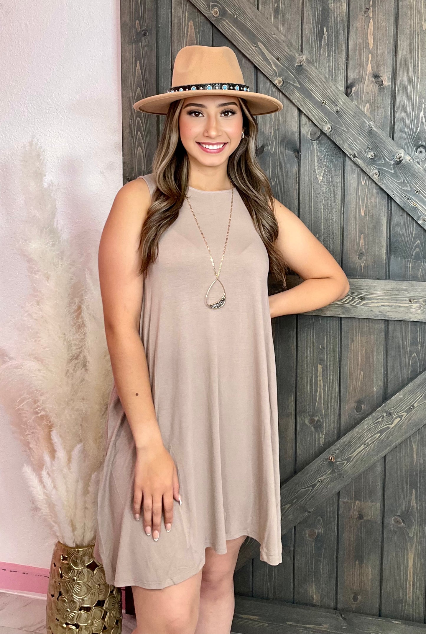 Sleeveless Flared Dress With Side Pockets